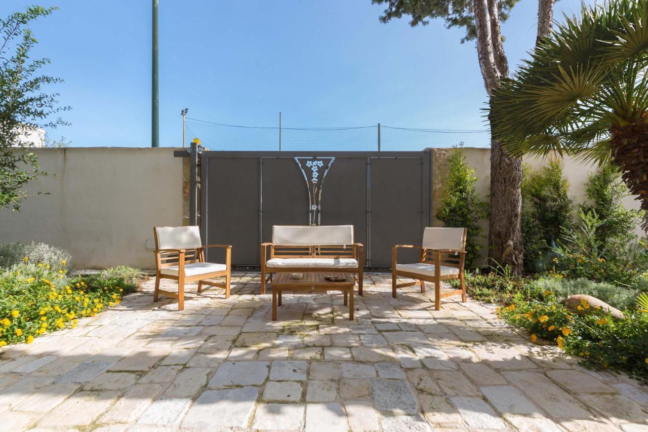B&B Le Radici Del Salento Luxury Rooms San Pancrazio Salentino Exterior photo